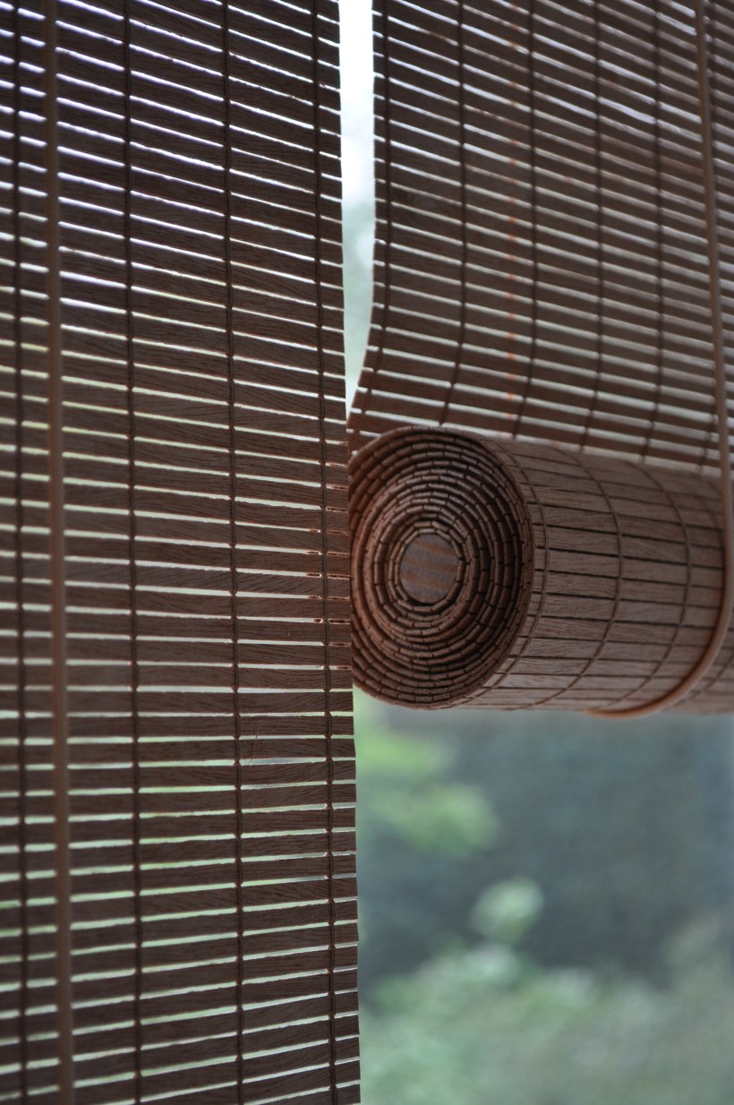 rolgordijn uit geweven hout